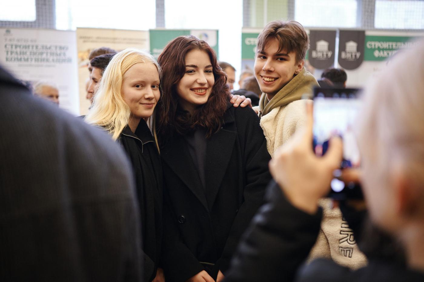 Ретроавтомобили, Полибот и солдатская каша: как встретили абитуриентов на дне открытых дверей БНТУ – 2023